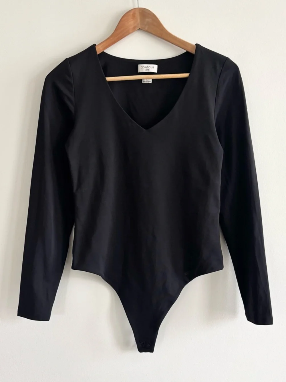 Aritzia Contour Black V-Neck Long Sleeve Bodysuit - Picture 3 of 13